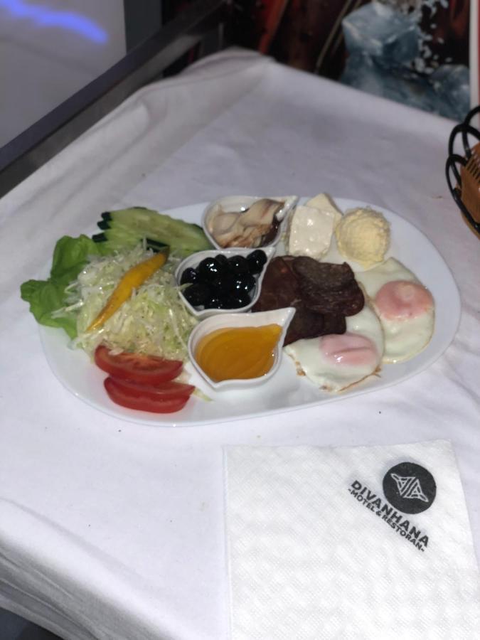 Bed And Breakfast Divanhana ノヴィ・パザル エクステリア 写真