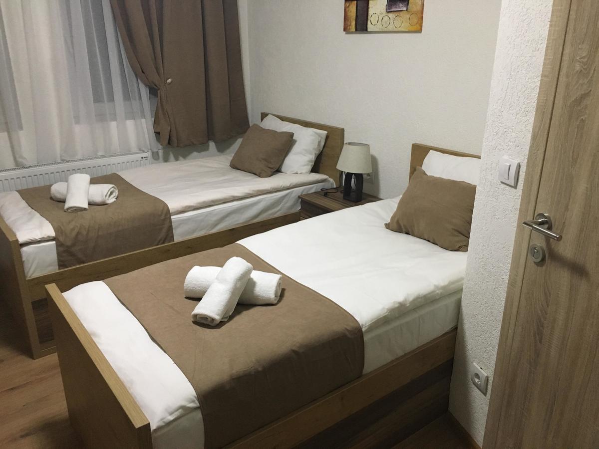 Bed And Breakfast Divanhana ノヴィ・パザル エクステリア 写真