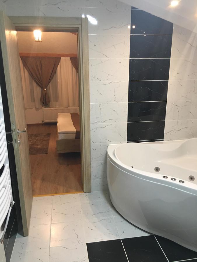 Bed And Breakfast Divanhana ノヴィ・パザル エクステリア 写真