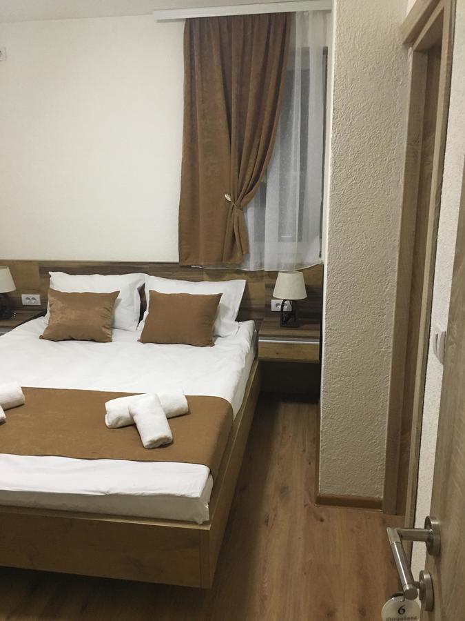 Bed And Breakfast Divanhana ノヴィ・パザル エクステリア 写真